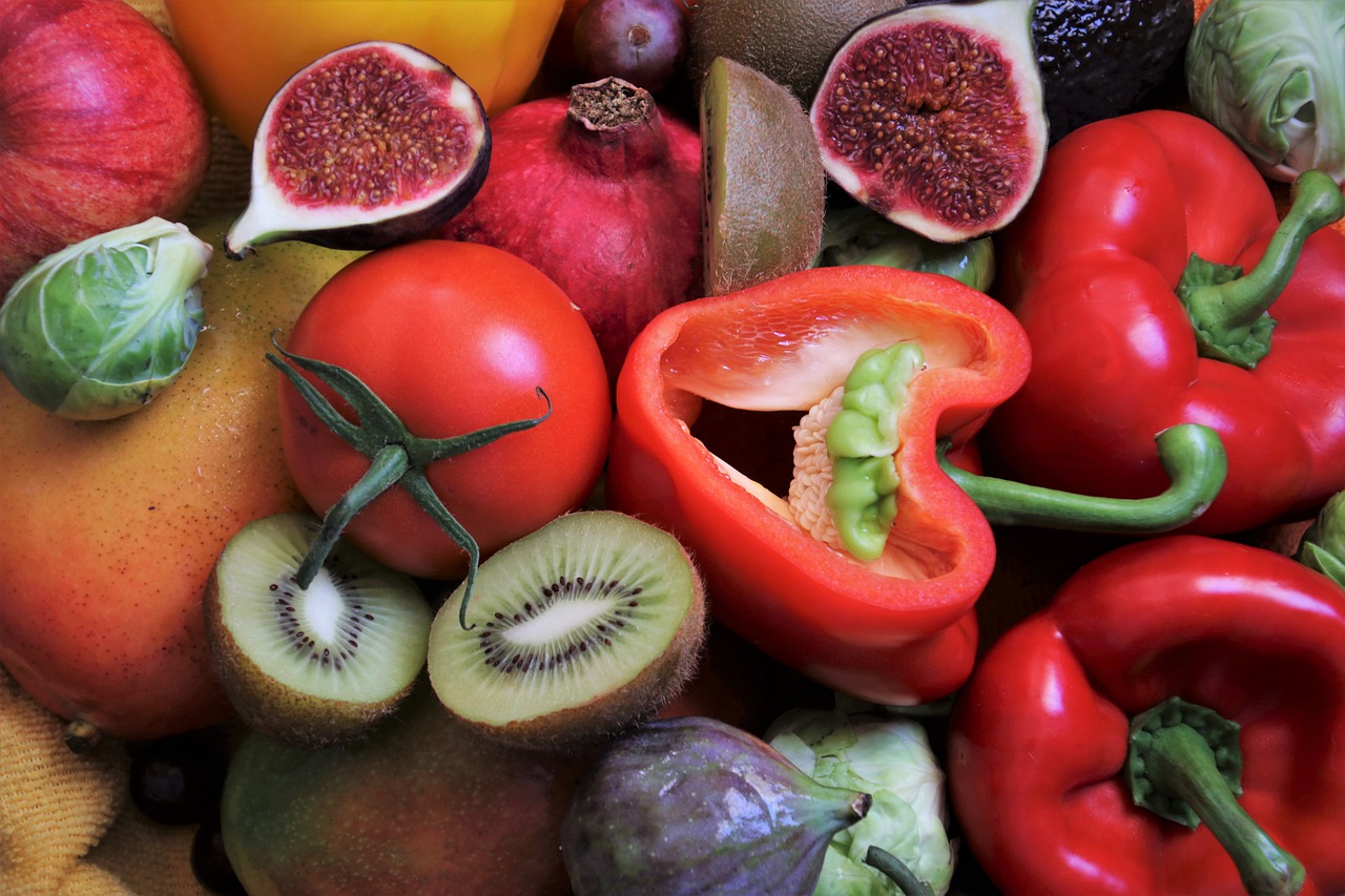 5 trików, które przekonają twoje dziecko do sięgania po warzywa i owoce